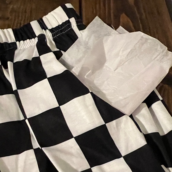 SHEIN Black and White Checkered Joggers - Picture 3 of 4